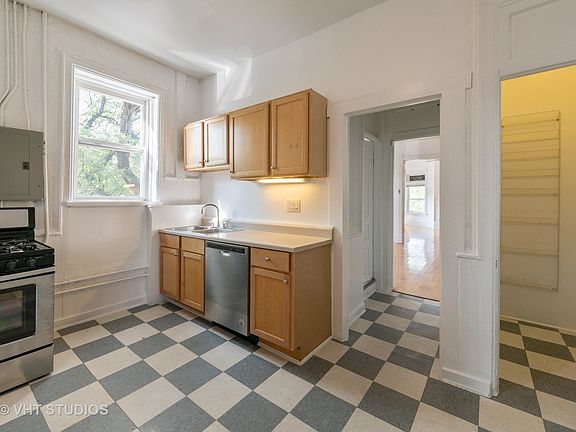 3rd image of 2059 W Huron St #2