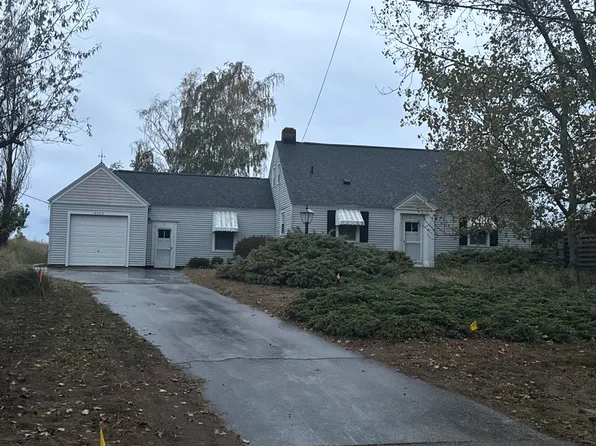 19305 N Shore Dr, Spring Lake, MI 49456