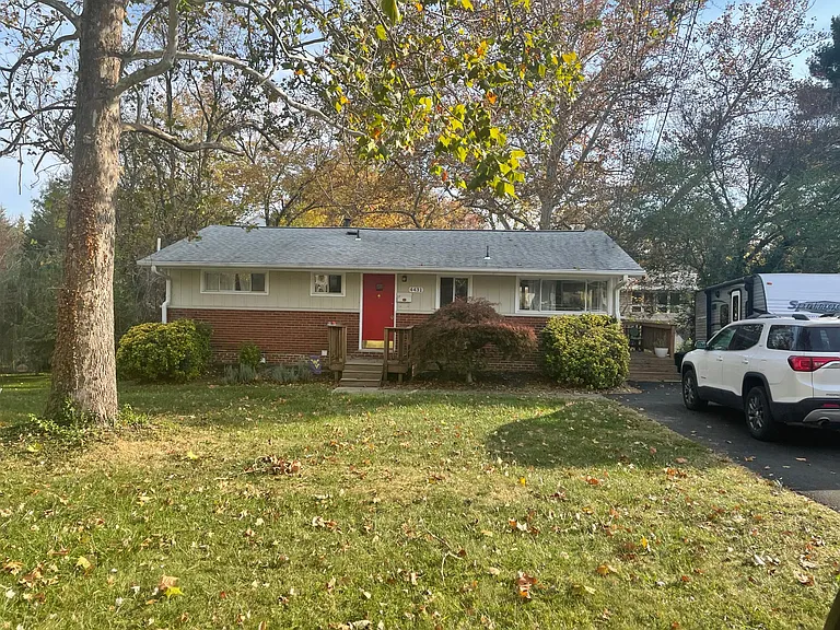 4431 Roundhill Rd — Photo 1