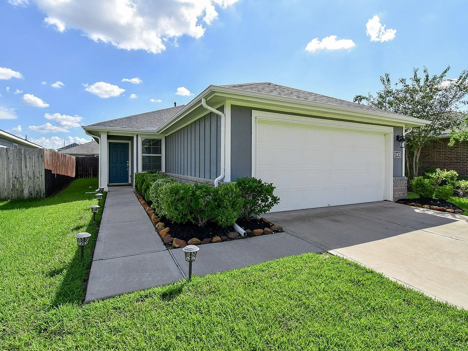 3 bed, 2.0 bath, 1258 sqft, $1,850 — Photo 3