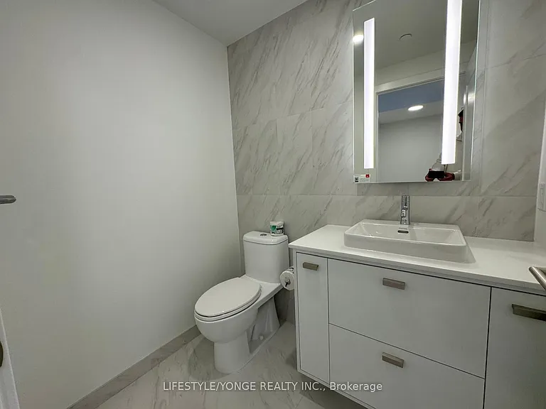 858 Dupont St #817 — Photo 12
