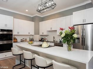 520 N Halsted St APT 606, Chicago, IL 60642