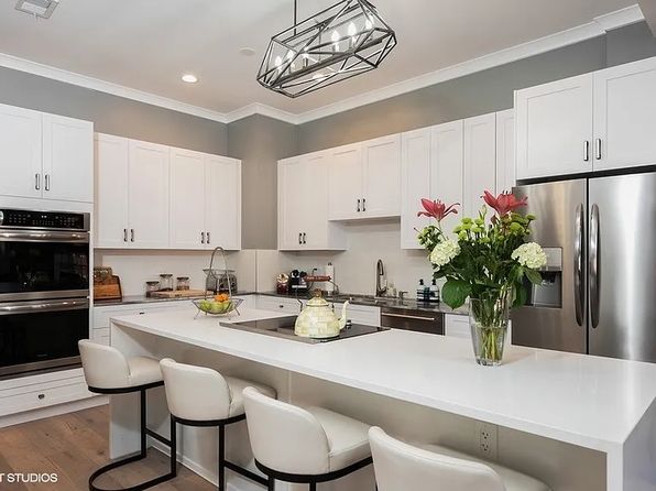 520 N Halsted St APT 606