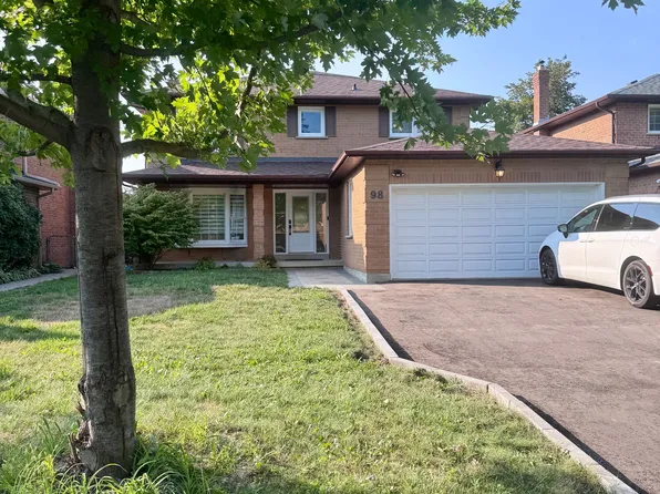 98 Golf Links Dr, Aurora, ON L4G 3V3