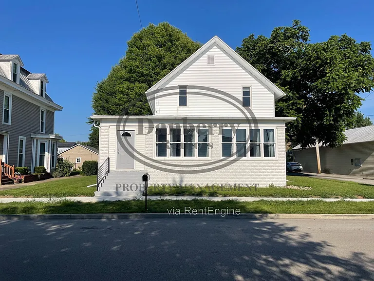 109 S Main St — Photo 1