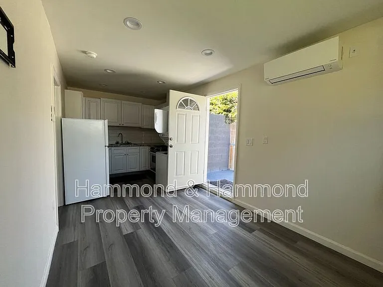 4447 Babcock Ave — Photo 16