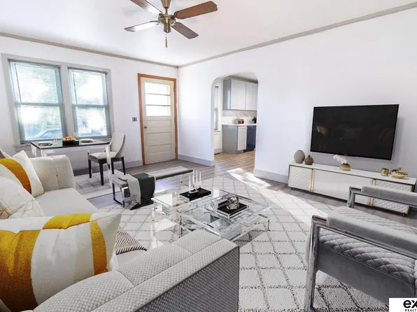 110 S 10th St, Tekamah, NE 68061