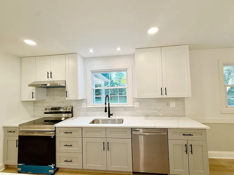 9398 Paulskirk Dr — Photo 10