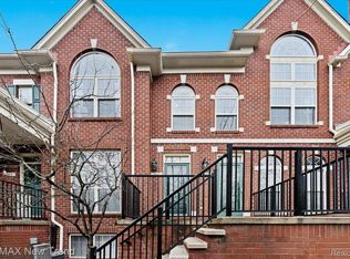 662 Village Ln, Milford, MI 48381