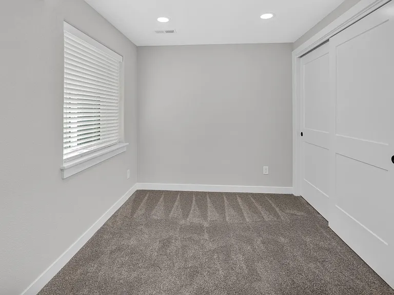 556 Moose Ct — Photo 14