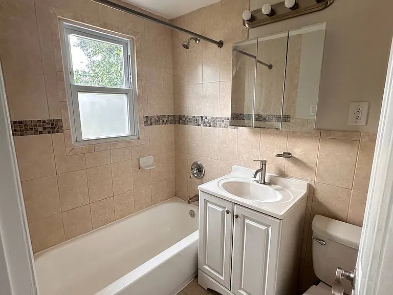 13 Byron Pl #13 — Photo 13