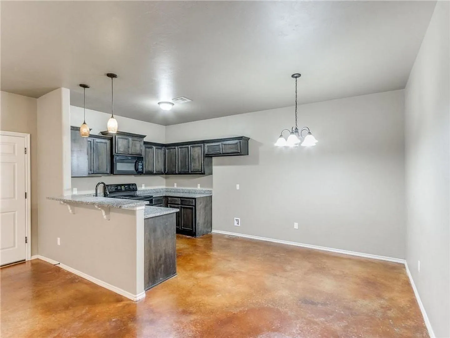 3br 2ba duplex with 2 car garage in Kingfisher! — Photo 4