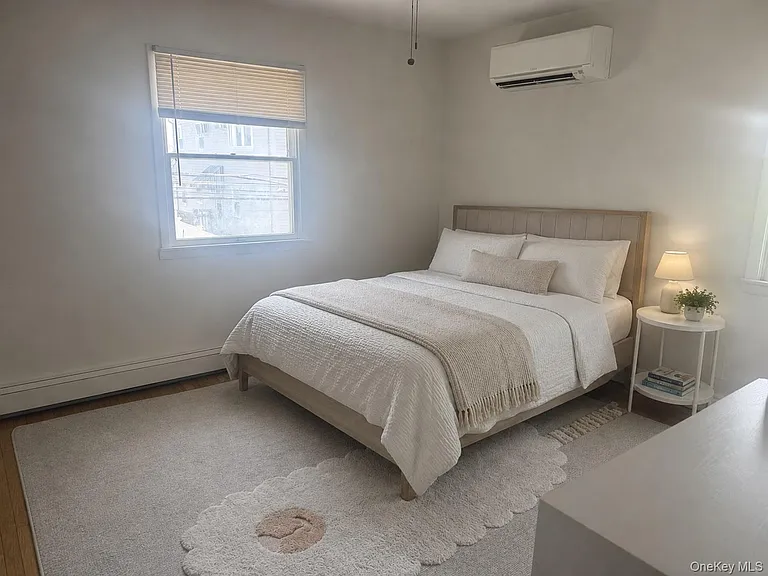 458 W Chester St #UPPER — Photo 17