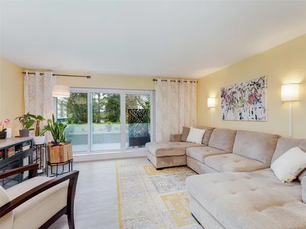 3277 Quadra St #102, Saanich, BC V8X 4W9