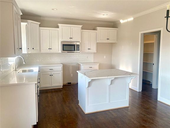 4th image of 5001 NE 103rd Ct