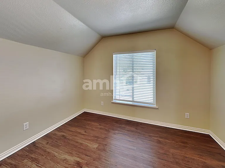 1444 S 50 W — Photo 20