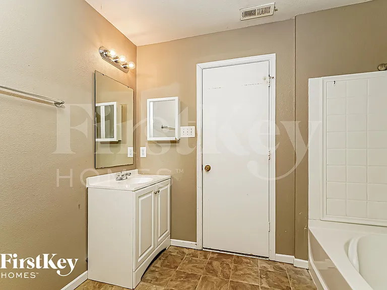 10702 Gathering Dr — Photo 14