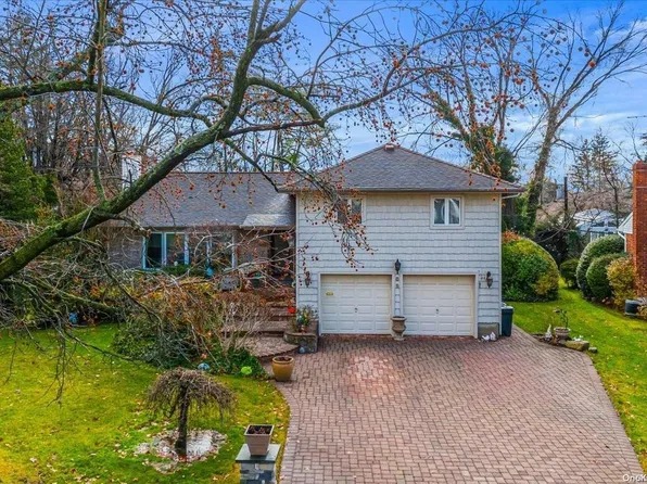 88 Robby Lane, Manhasset Hills, NY 11040