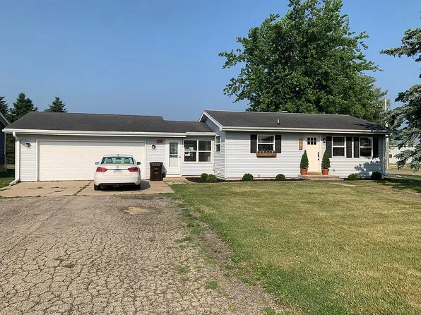 210 N Locust St, Forreston, IL 61030
