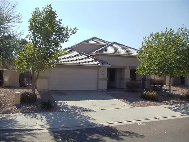 4 bed, 1925 sqft, $2,350 — Photo 1