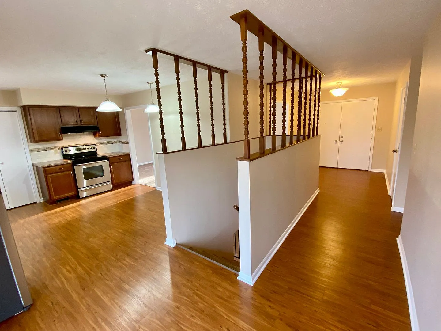 Halehaven Home: Beautifully Renovated 3 bdrm, 2.5 bath with finished basement — Photo 4