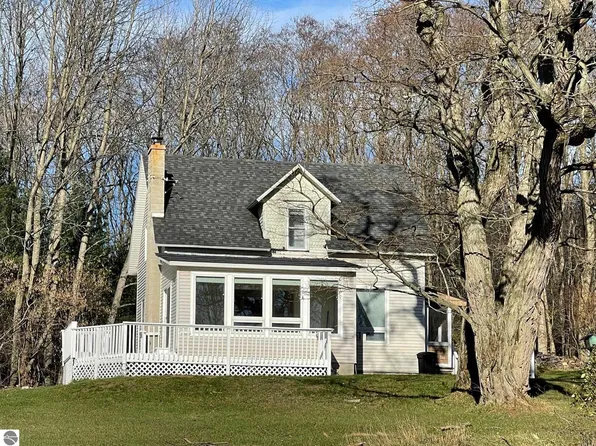 997 Airport Rd, Frankfort, MI 49635