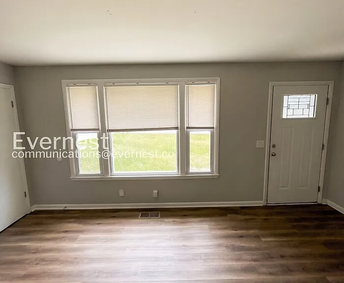 109 Shirley Dr — Photo 8