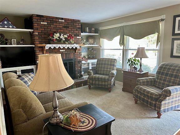4th image of 2585 Valley Brook Dr