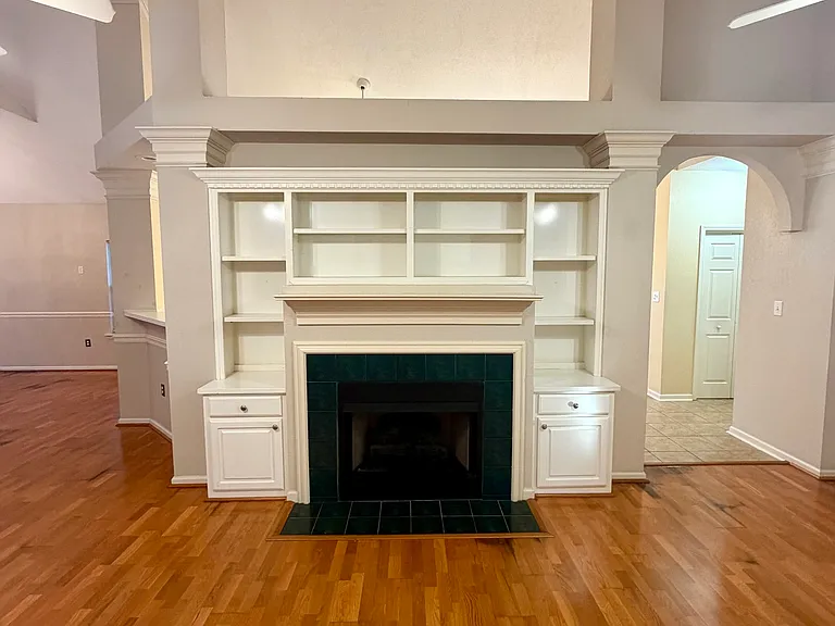 213 Carrington Ln — Photo 16