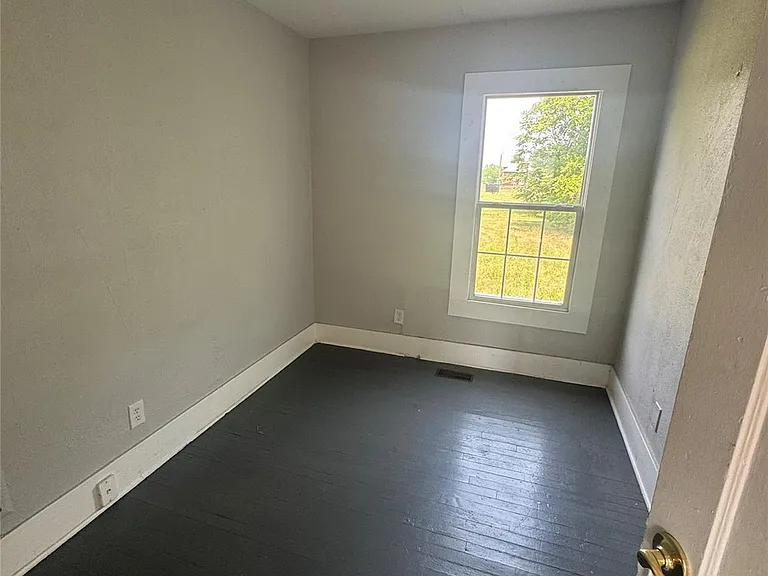 2176 Springle St — Photo 5