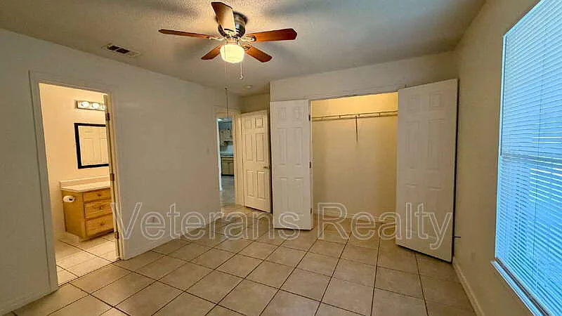 2 bed, 1.0 bath, 900 sqft, $850 — Photo 3