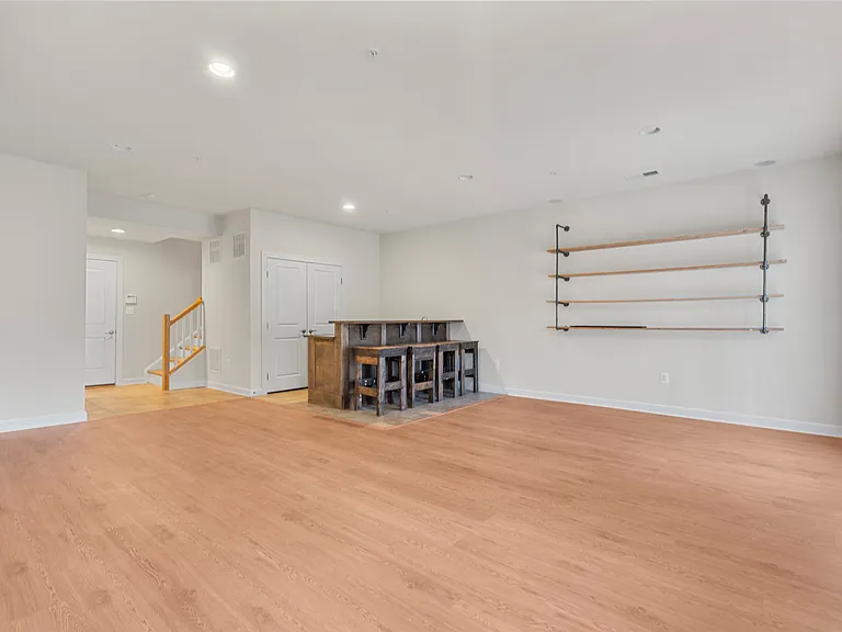 7451 Burnside Way — Photo 5
