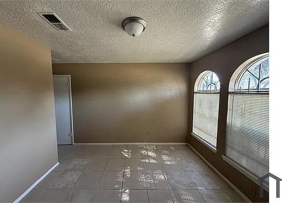 3 bed, 1856 sqft, $1,850 — Photo 4