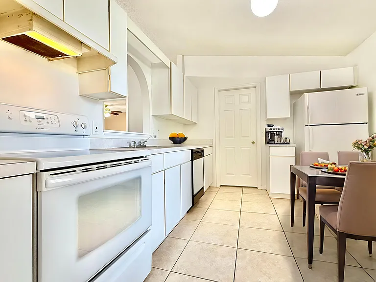 4100 Mendenwood Ln — Photo 6