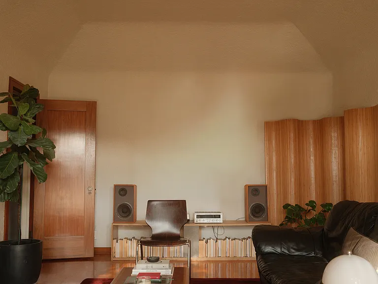 Large living room. High ceilings.