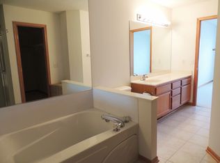 830 Summer Pines Cir, Hudson, WI 54016