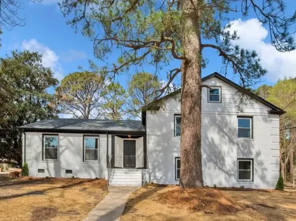 2710 Fordham Dr, Fayetteville, NC 28304