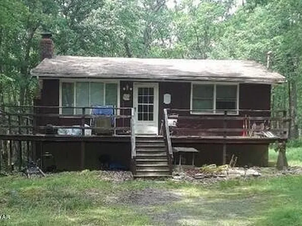3018 Bob Cat Ct N, Bushkill, PA 18324