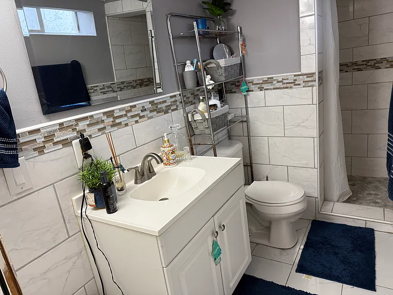 8565 Potomac Ave — Photo 10