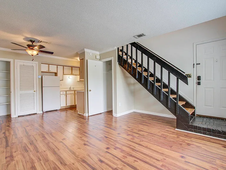 2494 Etiwan Ave — Photo 4
