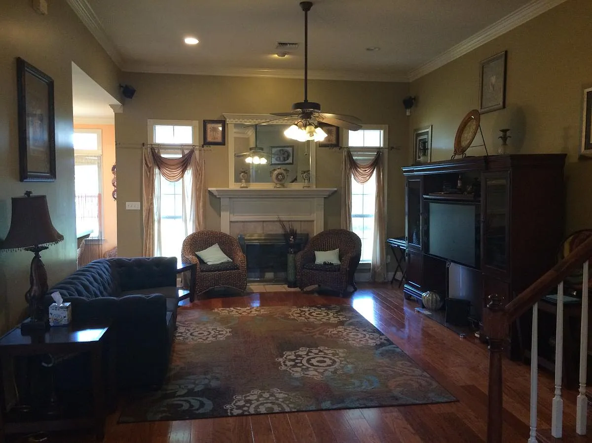 4 bed, 2.5 bath, 2177 sqft, $2,150 — Photo 2