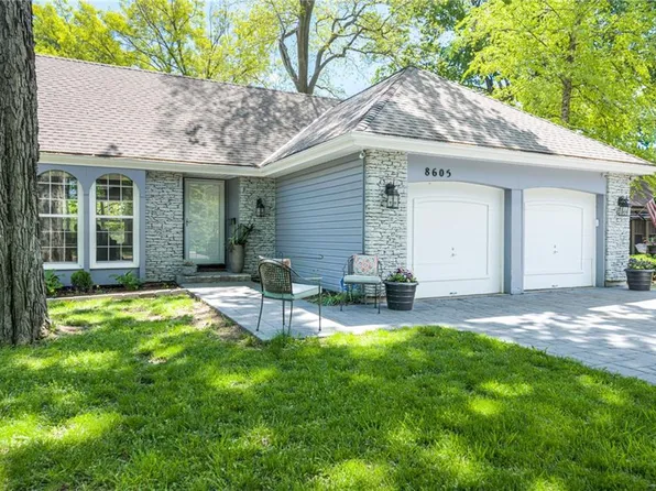 8605 W 71st St, Overland Park, KS 66204