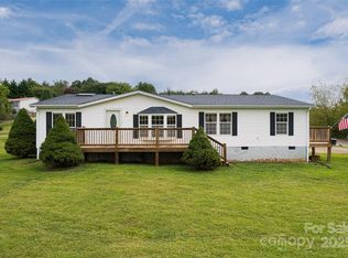 25 One Oak Dr, Leicester, NC 28748