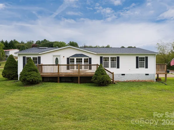 25 One Oak Dr, Leicester, NC 28748