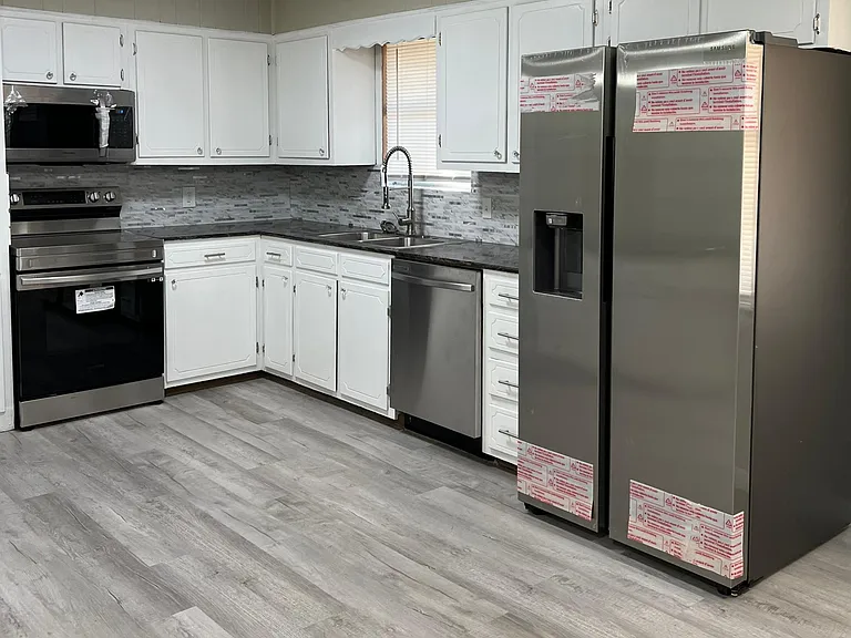 506 N Avenue V — Photo 3