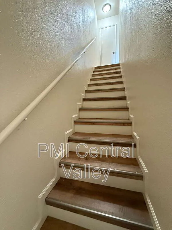 2 bed, 1.5 bath, 896 sqft, $1,600 — Photo 2