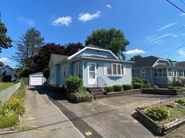 61 Kensington St, Feeding Hills, MA 01030