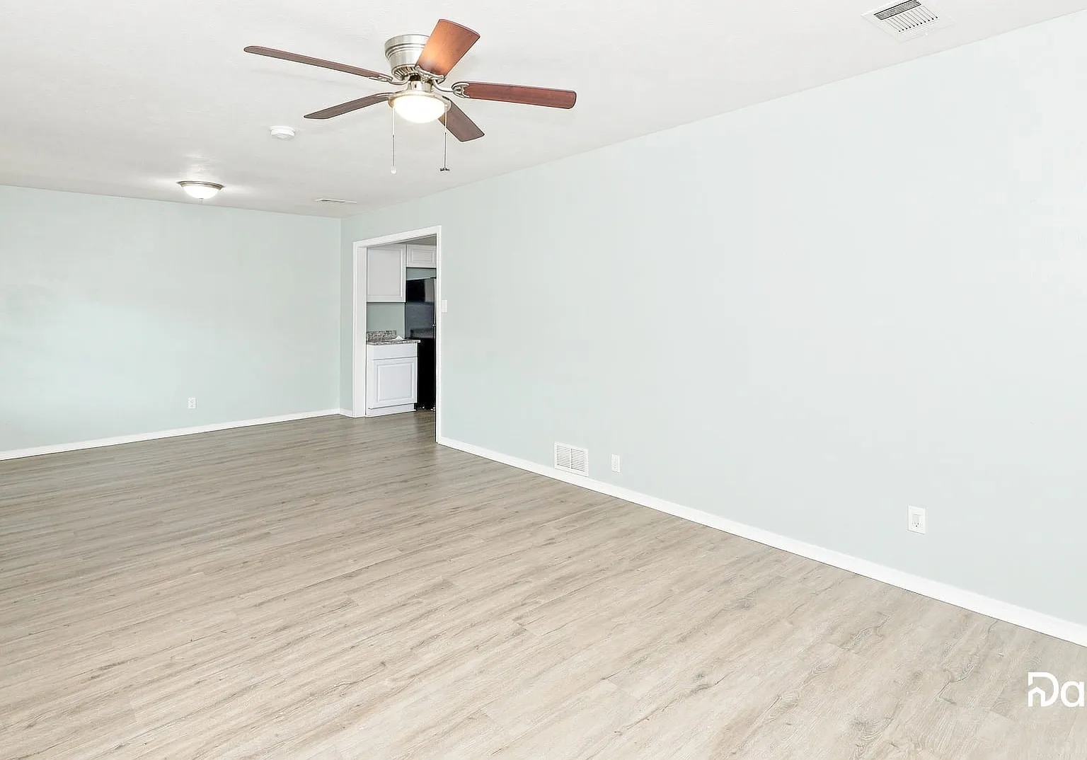 3 bed, 2.5 bath, 1152 sqft, $1,735 — Photo 4