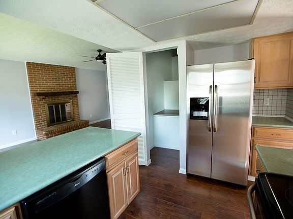 3rd image of 1284 Fletcher Dr