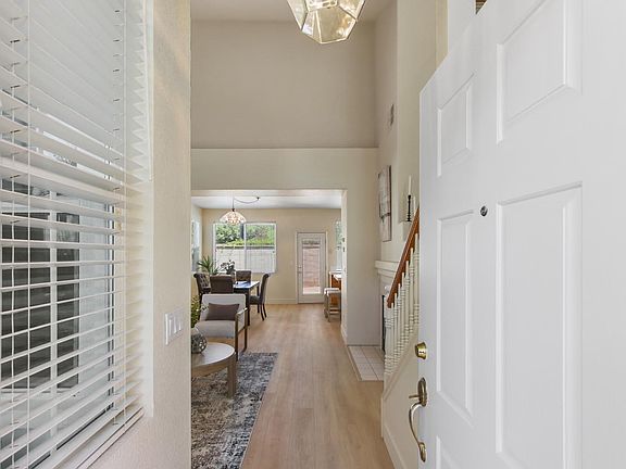 3rd image of 391 Coventry Cir